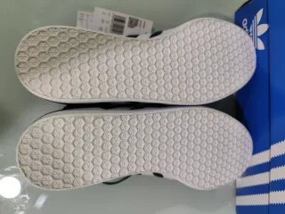 Adidas Gazelle sin estrenar
