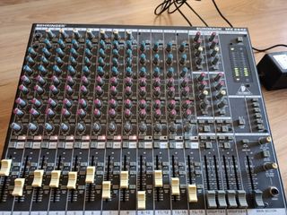 Mezcladora Behringer Eurorack MX2642