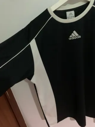Camiseta Adidas Vintage Negra y Blanca