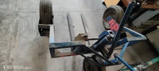 Transpaleta manual azul