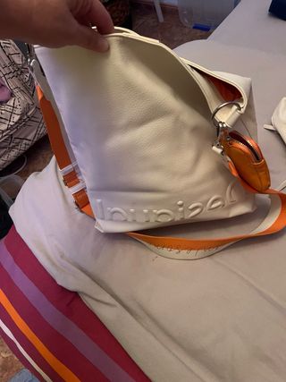 Bolso Desigual blanco y naranja