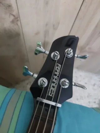 Bajo zurdo Fernandes FRB-40