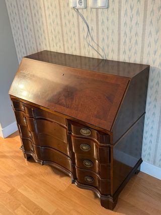 Mueble escritorio clásico de madera