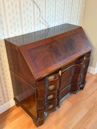 Mueble escritorio clásico de madera