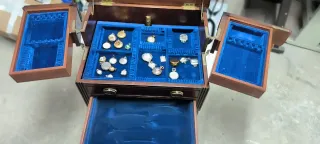 Mesa auxiliar de madera