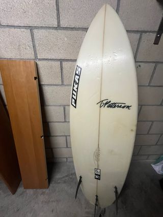 Tabla de surf Pukas T. Patterson + funda