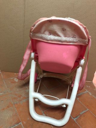 Muñeca con sillita de paseo rosa