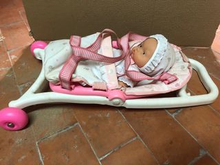 Muñeca con sillita de paseo rosa
