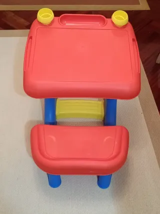 Pupitre infantil rojo y azul