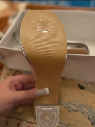 Tacones transparentes plateados