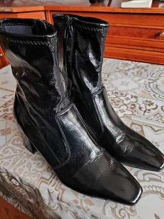 Botines charol negros