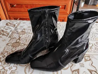 Botines charol negros