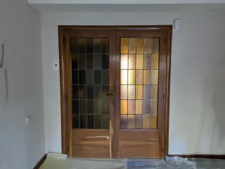 Puerta doble vintage con cristales