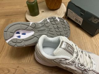 Zapatillas New Balance 740 plata y blanco