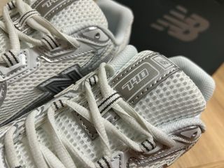 Zapatillas New Balance 740 plata y blanco