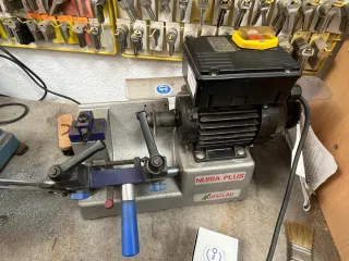 Máquina duplicadora de llaves