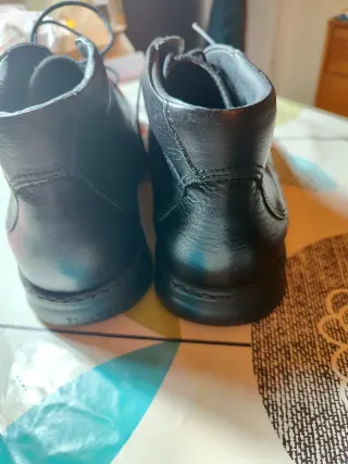 Botines de piel negros