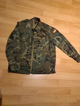 Chaqueta militar camuflaje