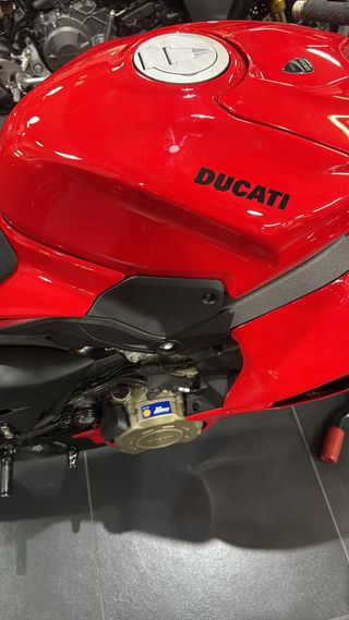Ducati Panigale V4S 2025 Roja