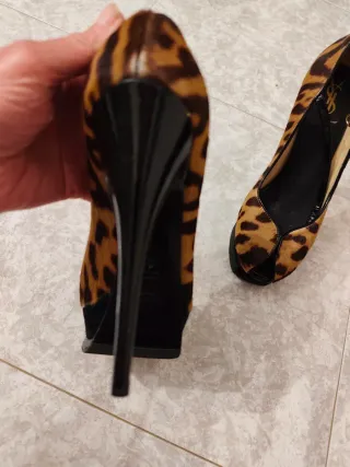 Yves Saint Laurent Zapatos Tacón Leopardo, origina