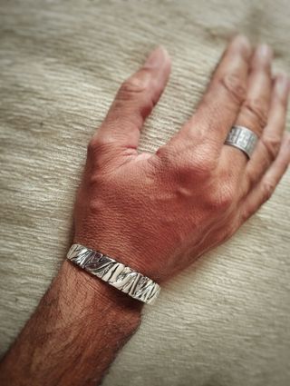 Pulsera esclava color plata brillante hombre