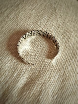 Pulsera esclava color plata brillante hombre