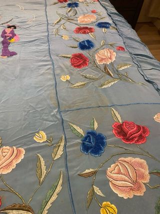 Colcha crepe de seda azul con motivos orientales