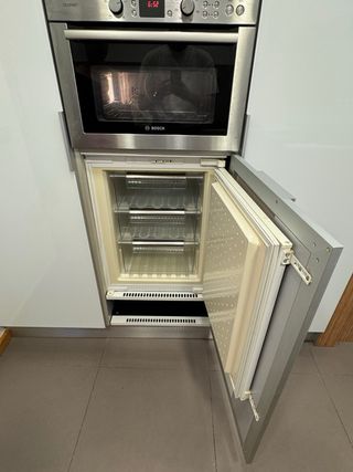 Cocina panelada con electrodomésticos