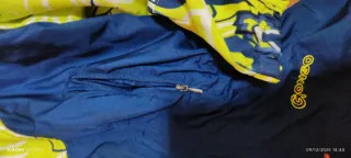Chaqueta  azul y amarilla