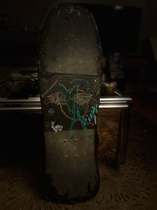 Skate con diseño de calavera