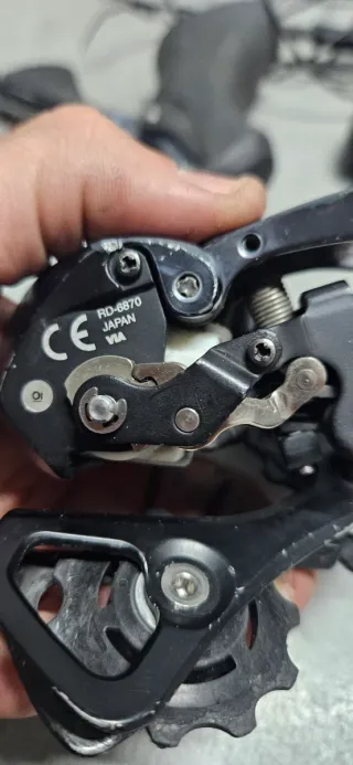 Grupo Shimano Ultegra Di2 6870 + Desviador 8050