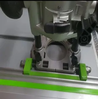 Fresadora Makita RT0700 c/Guía