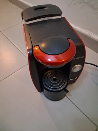 Cafetera Tassimo Bosch Roja