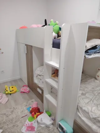 Cama alta infantil con armario