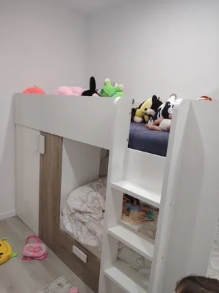 Cama alta infantil con armario