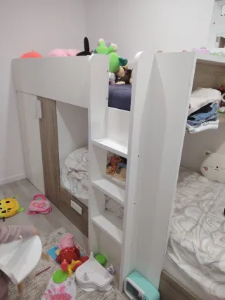 Cama alta infantil con armario