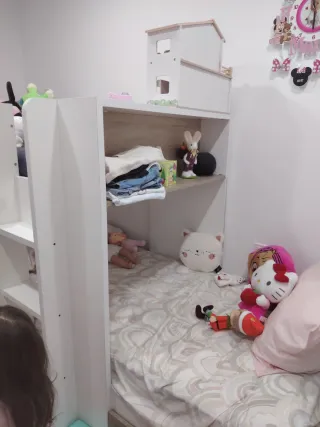 Cama alta infantil con armario