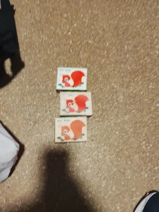 Scatola di fiammiferi antica con scoiattolo