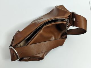 Bolso tipo baguette con bandolera, piel. Coveri