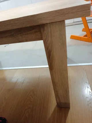 Mesa extensible de madera.