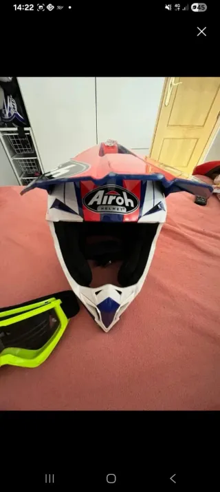 Casco y gafas Airoh Motocross