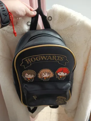 Mochila Harry Potter Hogwarts Negra Dorada