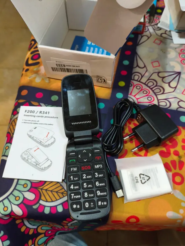 Móvel F200 para Idosos, Rádio FM, SOS