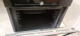 Horno negro Balay pirolítico incrustrable.