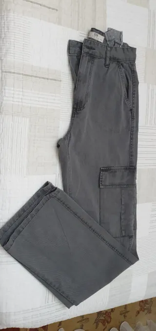 Pantalón cargo gris