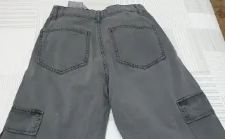 Pantalón cargo gris