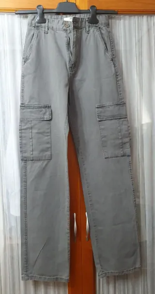 Pantalón cargo gris
