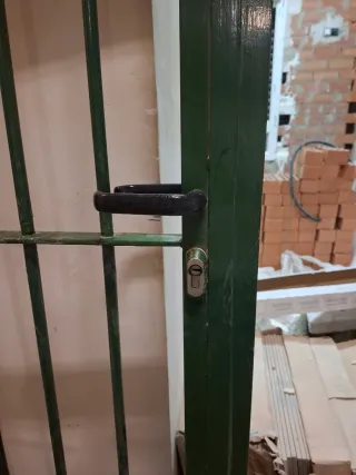 Puerta cancela metálica verde 80cm