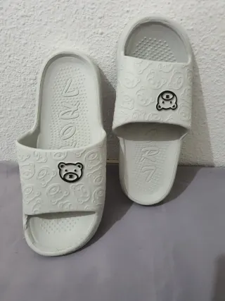 Sandalias Blancas con Dibujos