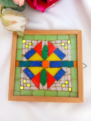 Mosaico, tessere in vetro sagoma quadrata legno